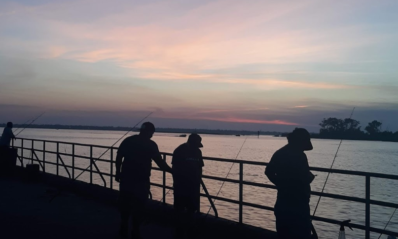 Fishing in Municipal Fishing Pier in Long Beach, NY